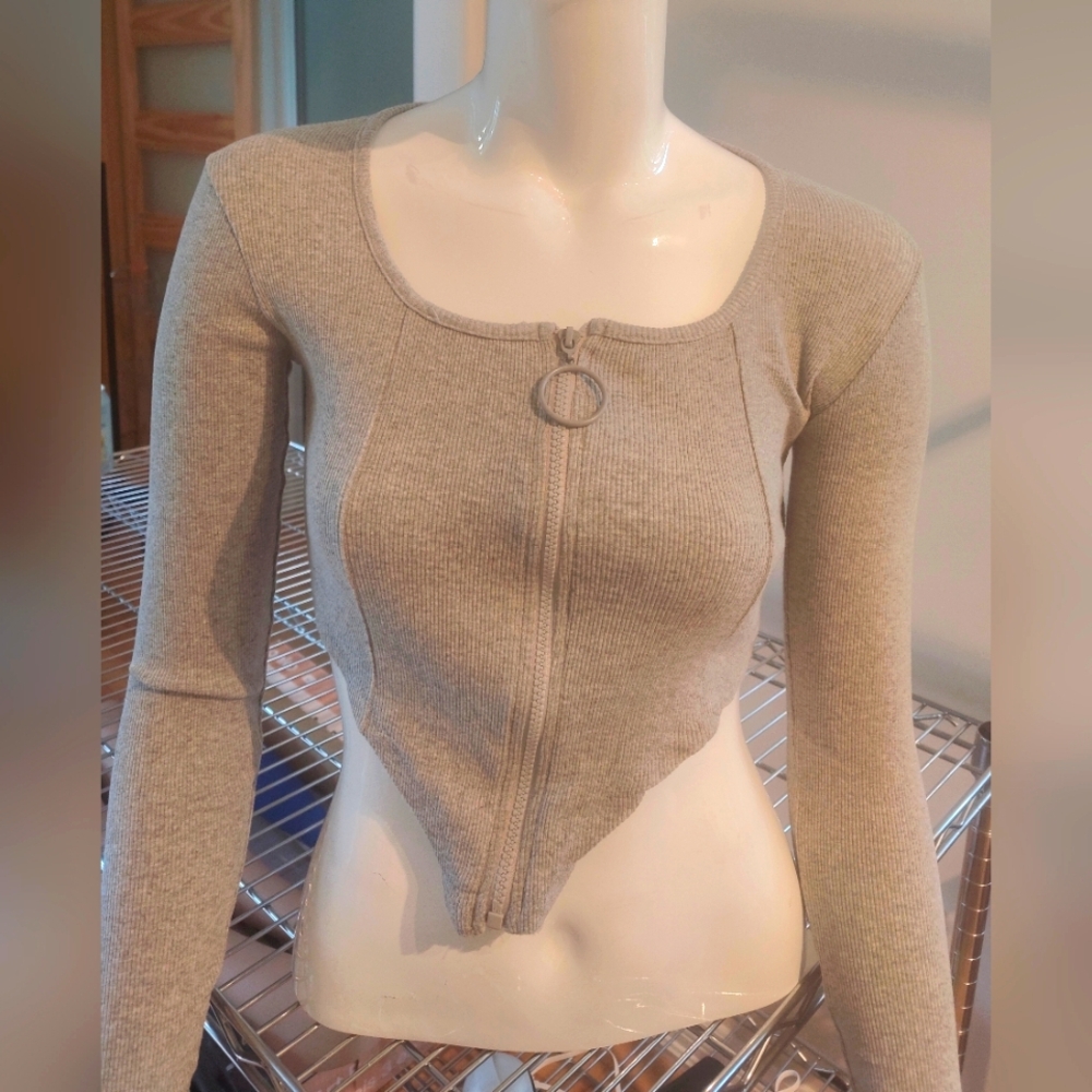 Trendyol Ribbed Long Sleeved Top with Zipper, Cropped & Side Cut Outs